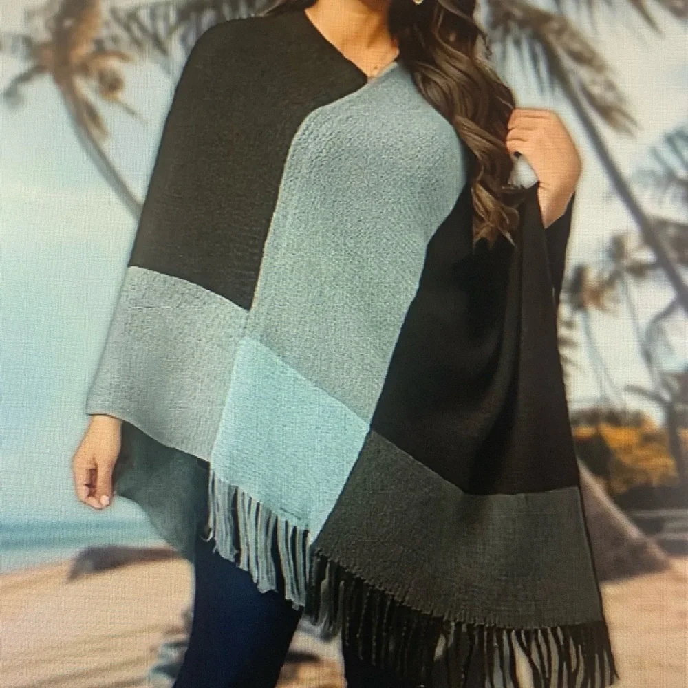 Pretty light weight geometric pattern poncho - Picture 1 of 7